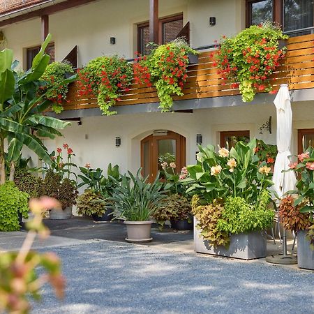 Hotel Garni Sonnenhof Reichenberg  Exterior photo