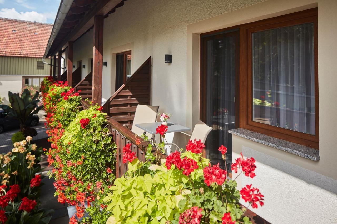 Hotel Garni Sonnenhof Reichenberg  Exterior photo