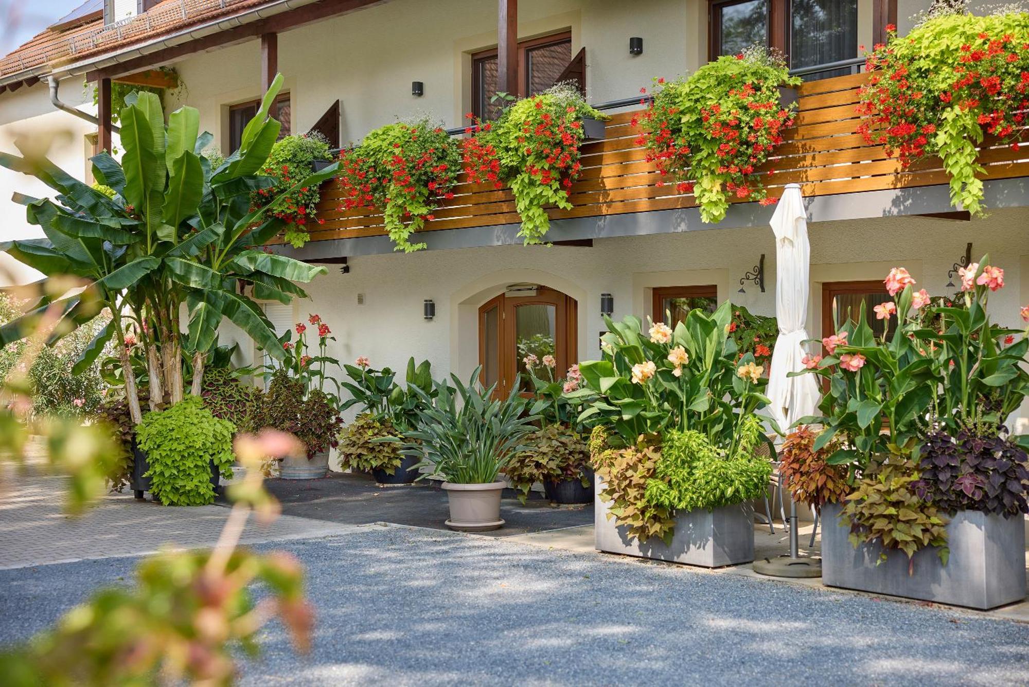 Hotel Garni Sonnenhof Reichenberg  Exterior photo